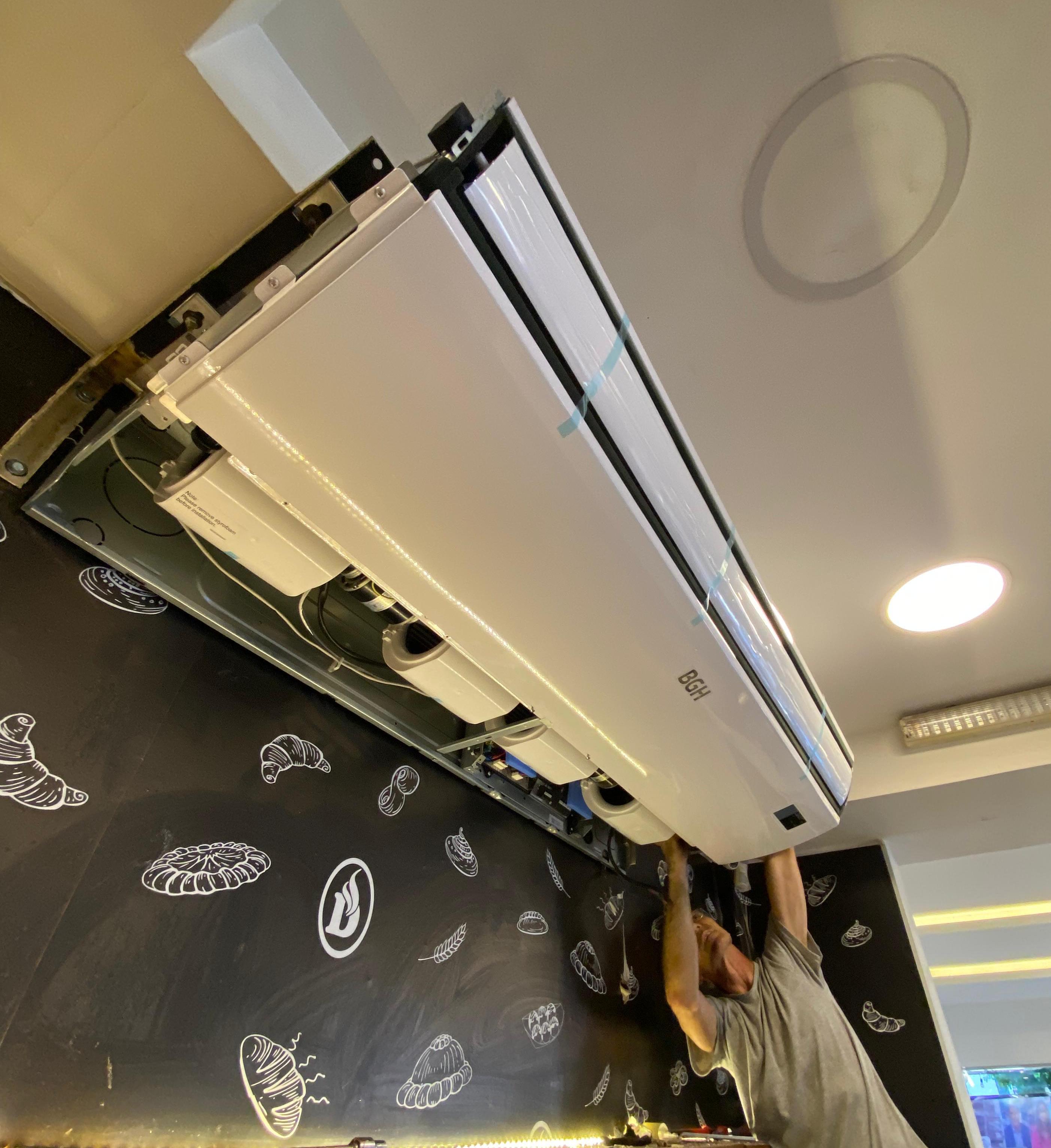 Instalación de aire acondicionado tipo split por CLIMASER